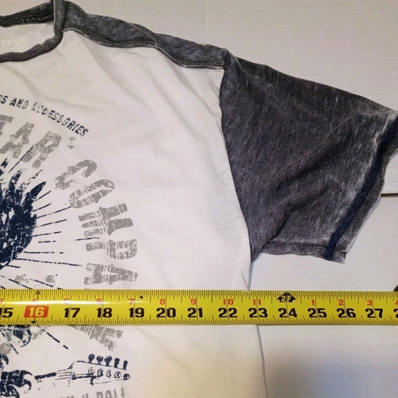 Hard Rock Cafe White and Blue Graphic Tee - Picture 6 of 6